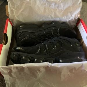 Black Vapormax Plus